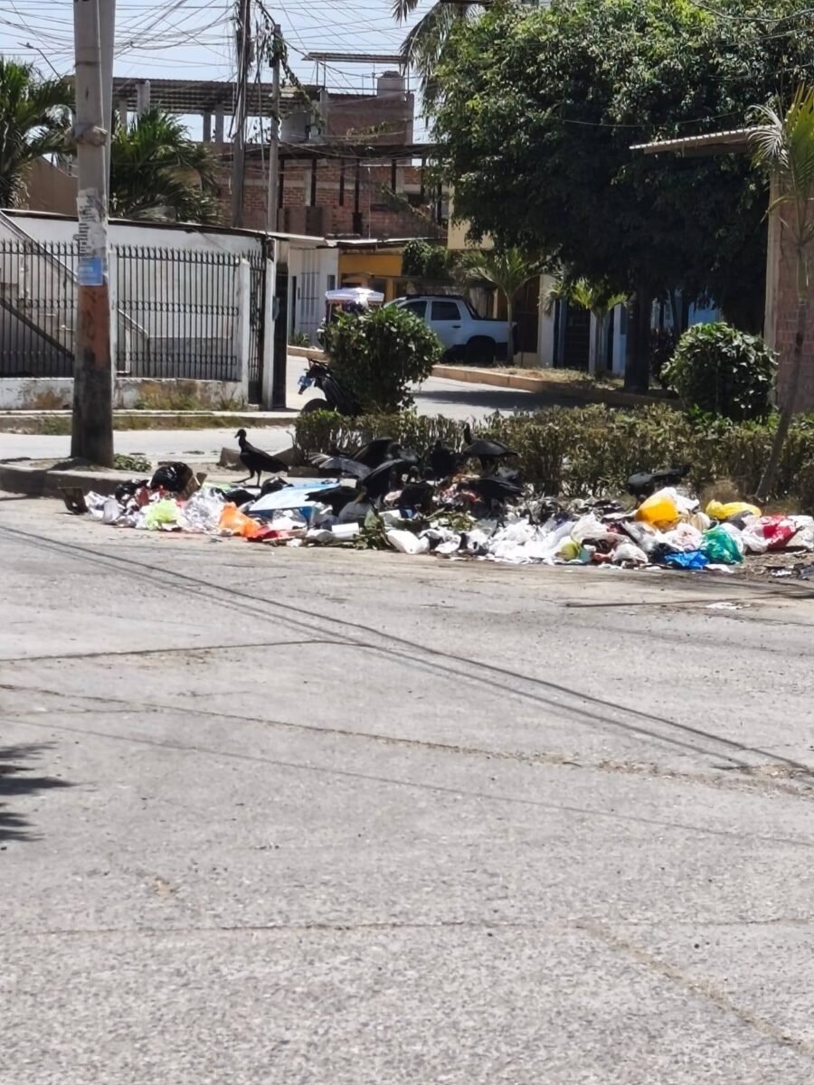Vecinos de Bellavista denuncian botadero de basura en vía pública