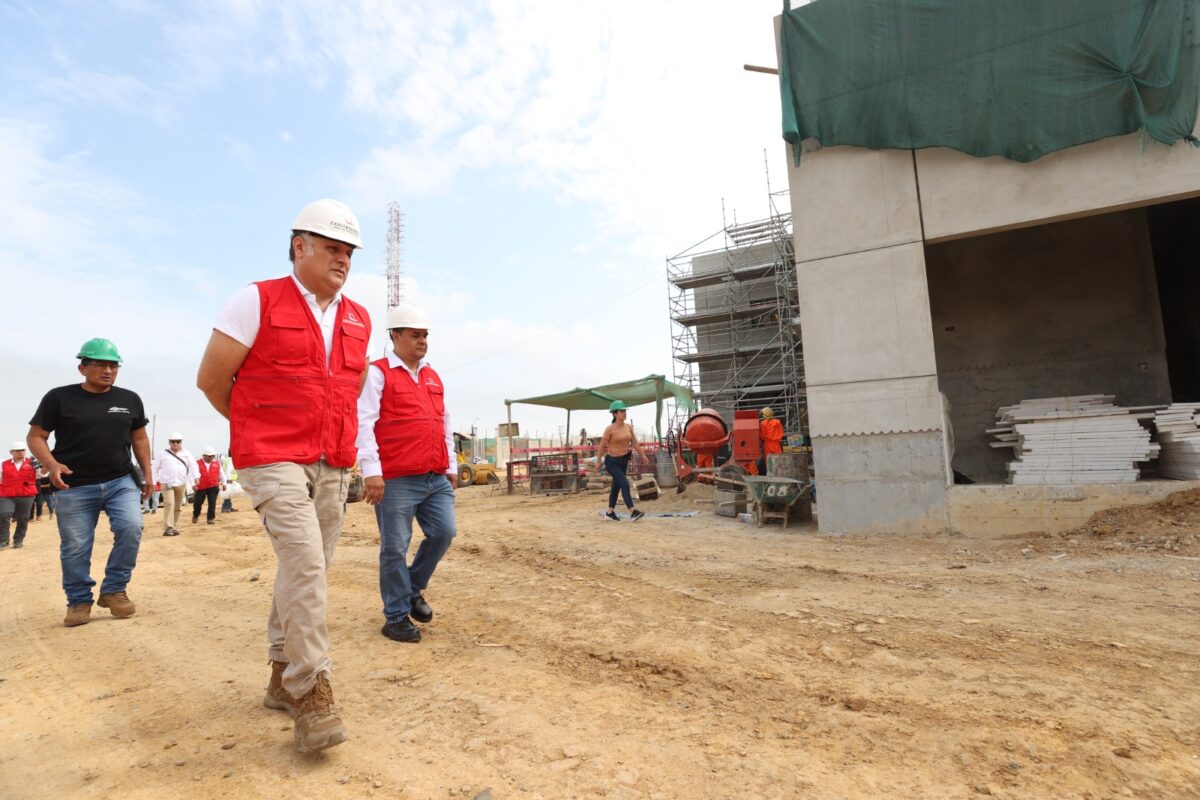 Contralor lidera megaoperativo de control en Tumbes