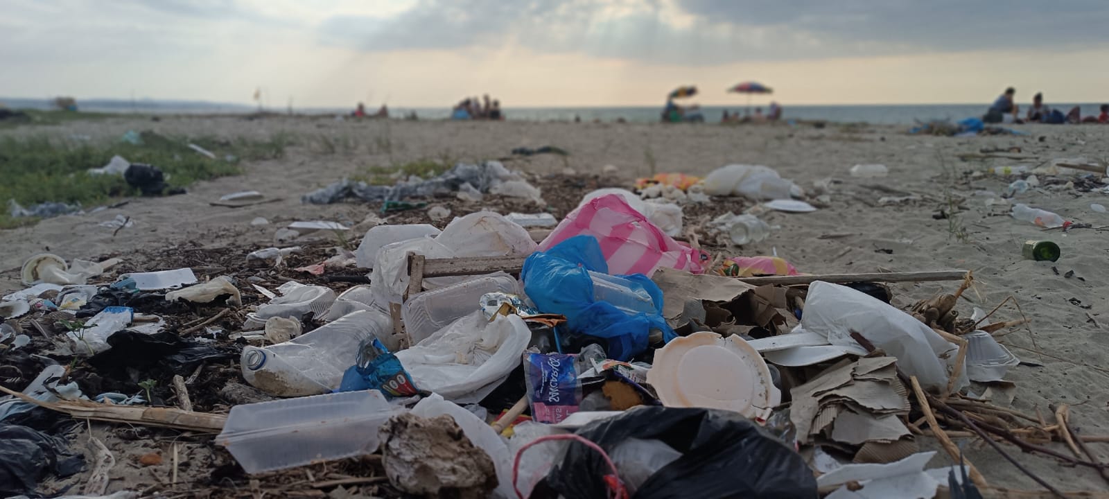 Bañistas piden jornadas de limpieza para playas de Tumbes