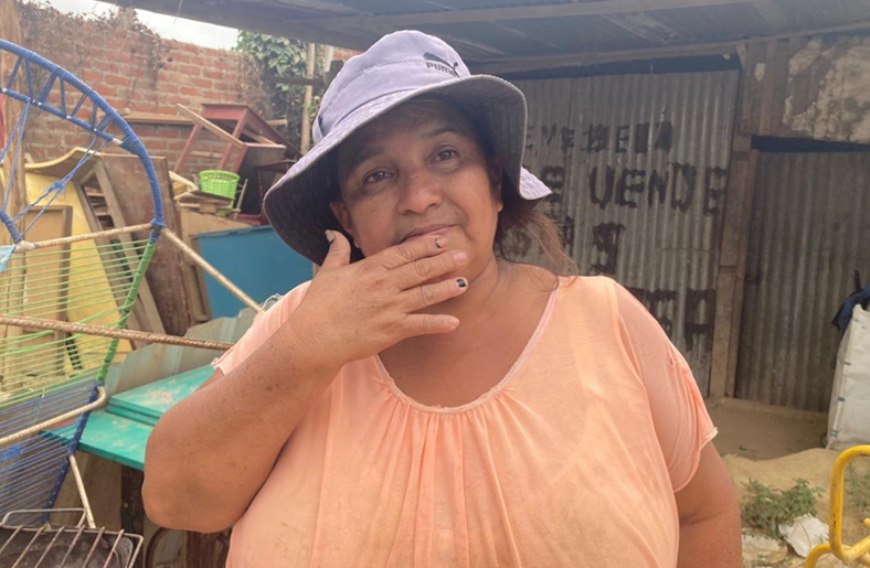 Humilde madre de familia vive en la intemperie luego de ser desalojada