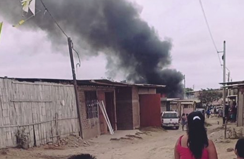 Incendio arrasó con vivienda y puso en peligro casas colindantes en Pampa Grande