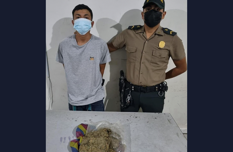 Detienen «al seco» con medio kilo de marihuana