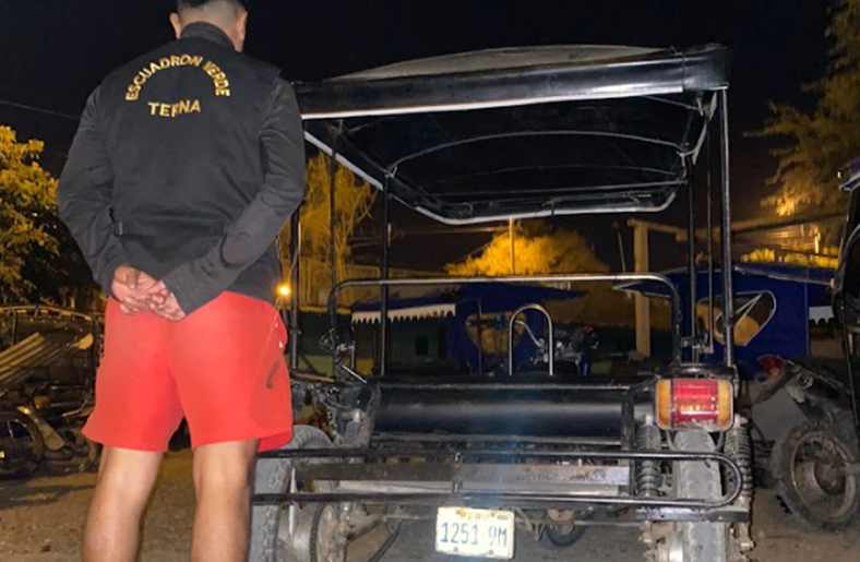 Policía encuentra mototaxi abandonada en Pampa Grande